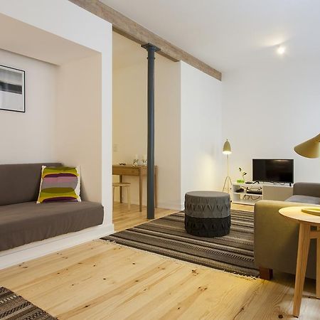Joivy Cosy 1-Bed Flat With Workspace In Santa Catarina, Moments From Luis De Camoes Sq Lisboa Rom bilde