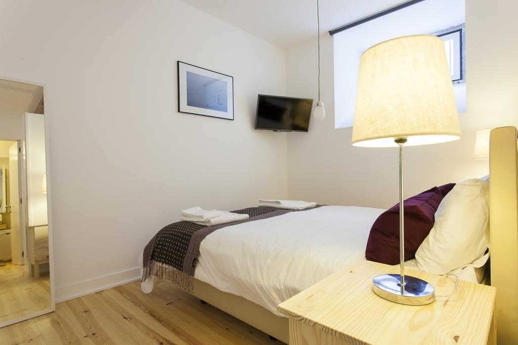Joivy Cosy 1-Bed Flat With Workspace In Santa Catarina, Moments From Luis De Camoes Sq Lisboa Rom bilde