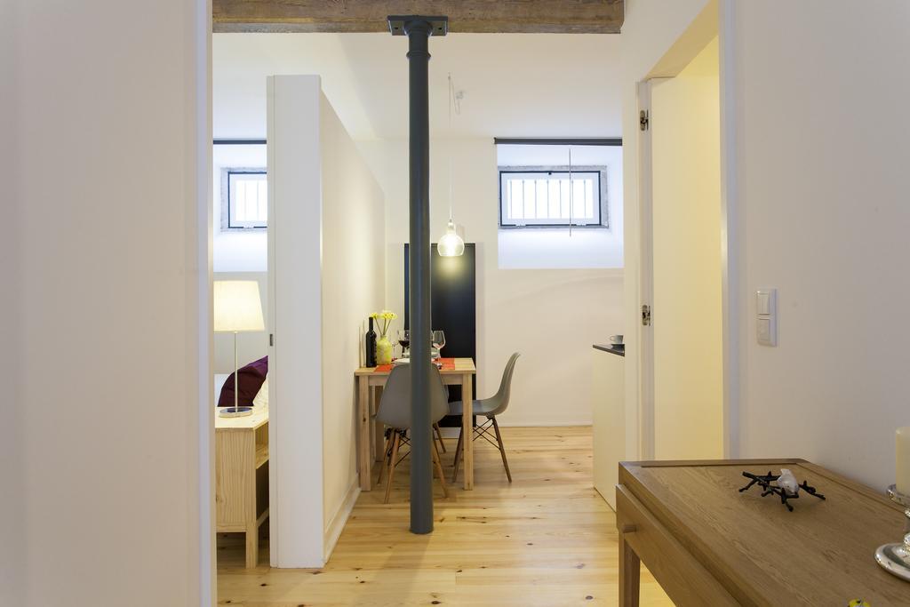 Joivy Cosy 1-Bed Flat With Workspace In Santa Catarina, Moments From Luis De Camoes Sq Lisboa Rom bilde