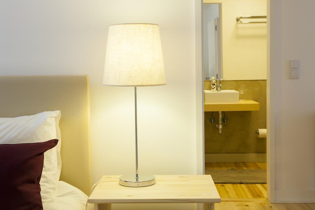 Joivy Cosy 1-Bed Flat With Workspace In Santa Catarina, Moments From Luis De Camoes Sq Lisboa Rom bilde