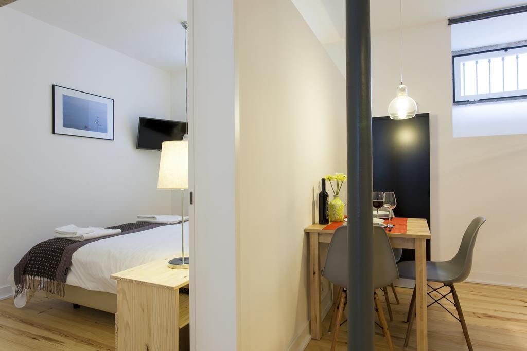 Joivy Cosy 1-Bed Flat With Workspace In Santa Catarina, Moments From Luis De Camoes Sq Lisboa Rom bilde