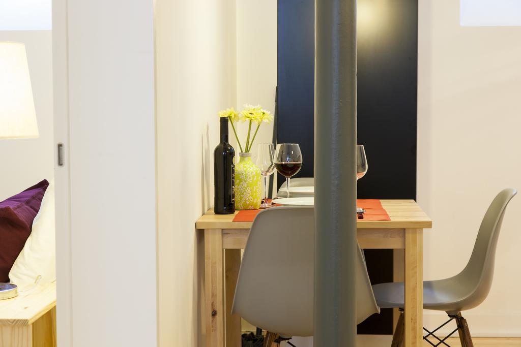 Joivy Cosy 1-Bed Flat With Workspace In Santa Catarina, Moments From Luis De Camoes Sq Lisboa Rom bilde