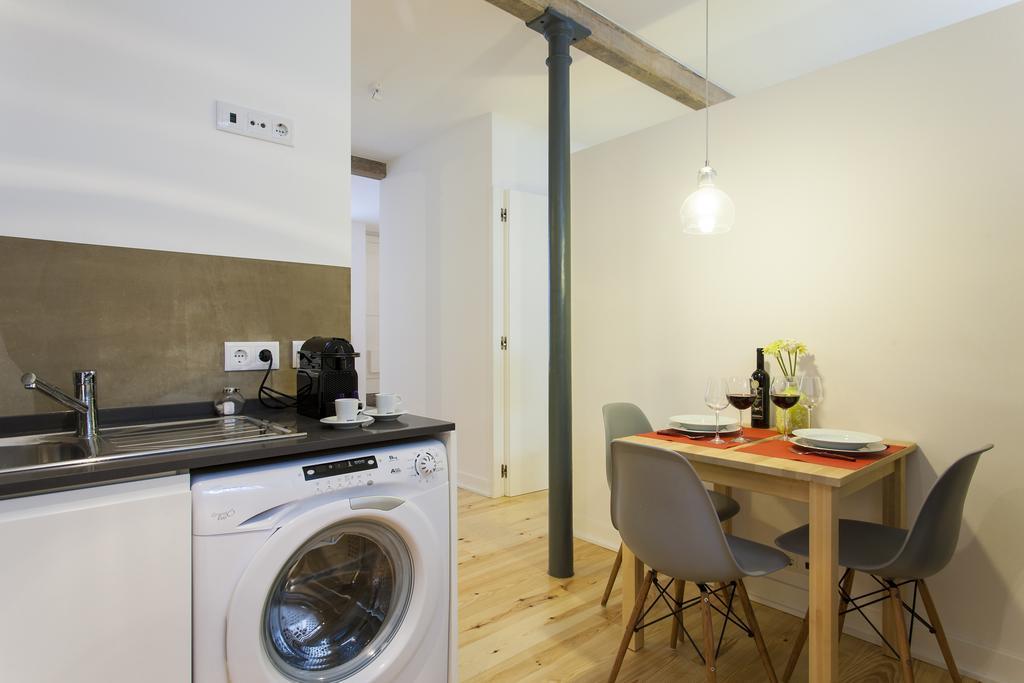 Joivy Cosy 1-Bed Flat With Workspace In Santa Catarina, Moments From Luis De Camoes Sq Lisboa Rom bilde